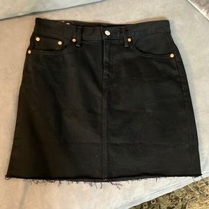 Levi’s black denim skirt
